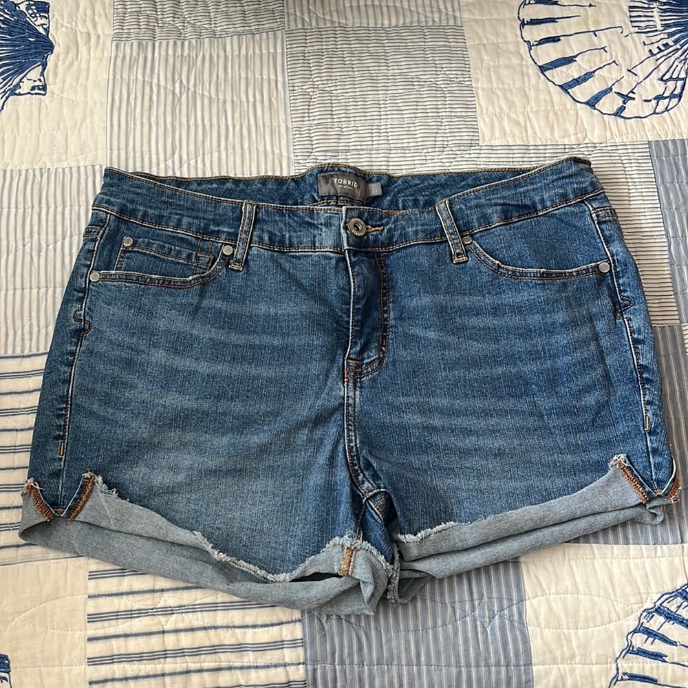 Torrid short blue Jean shorts. Size 16. Only worn once. Excellent condition